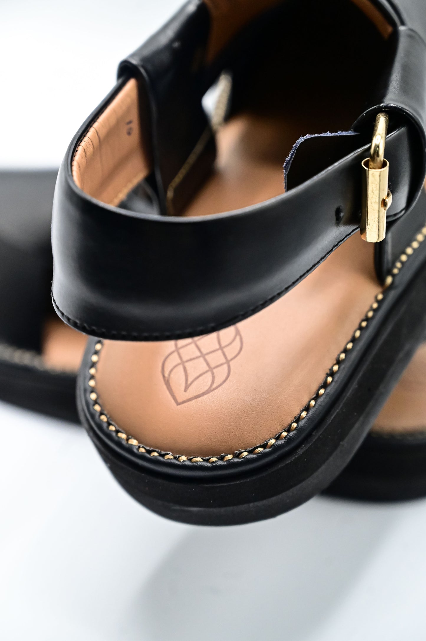 Executive Kaptaan Black Peshawari Chappal